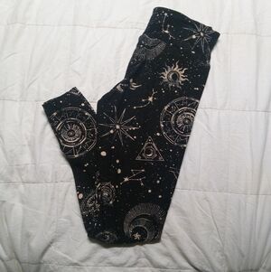 No Boundaries Women's Black and White leggings